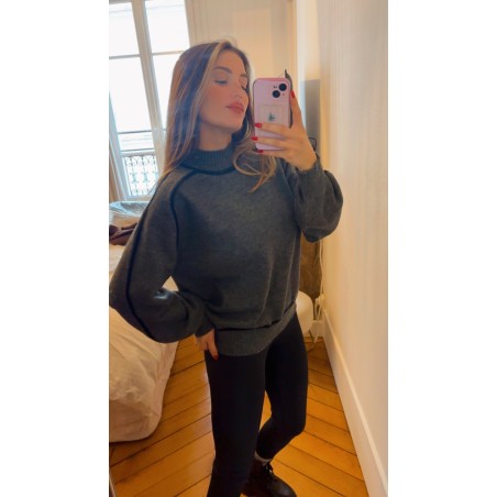 Pull gris foncé liseré noir col montant manche longue