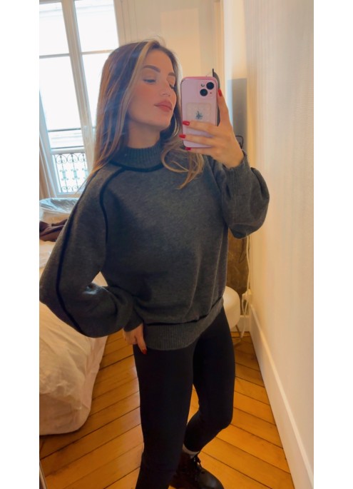 Pull gris foncé liseré noir col montant manche longue
