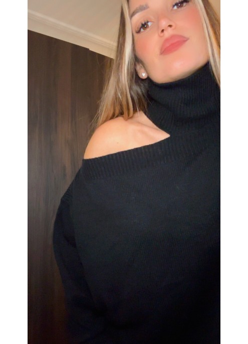 Pull épaule denudée col montant