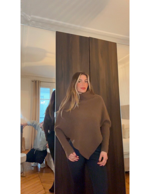 Pull triangle col roulé manche longue